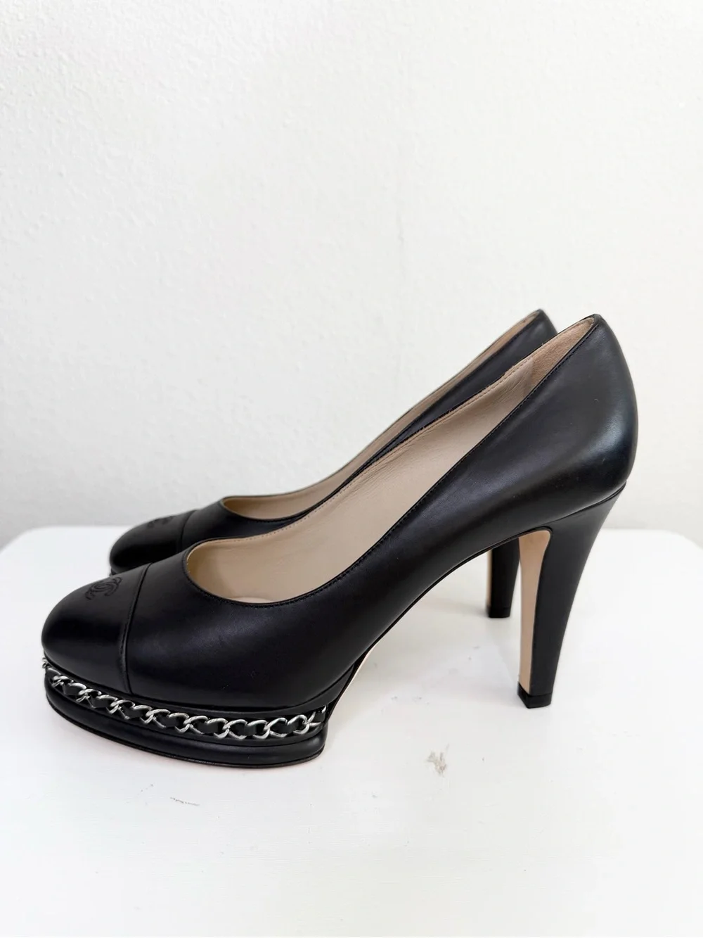 NEW CHANEL Black Leather Platform Pumps with Silver Chain Trim Size 39